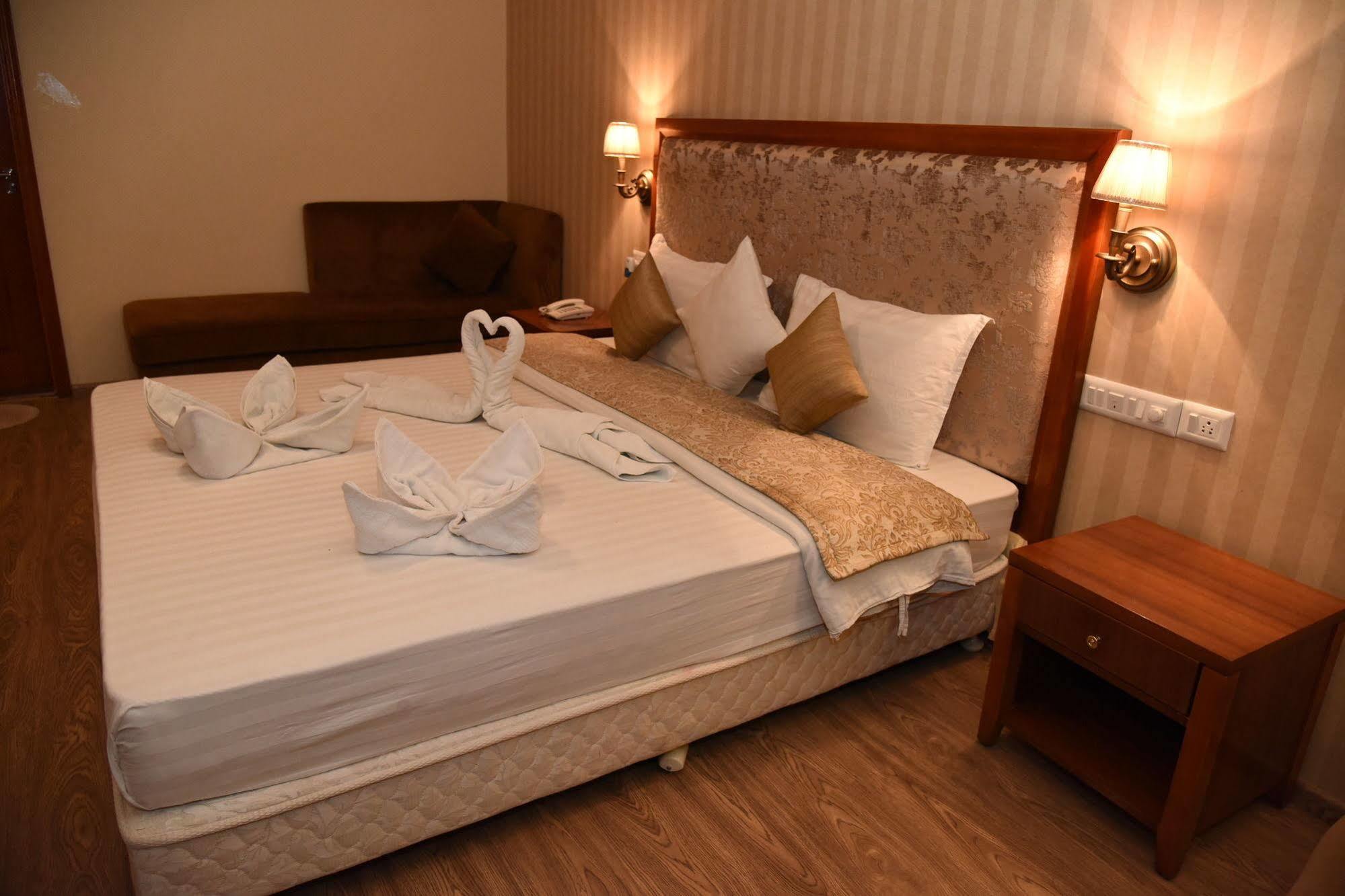 Palm Green Club Resort Jetalpur Zewnętrze zdjęcie