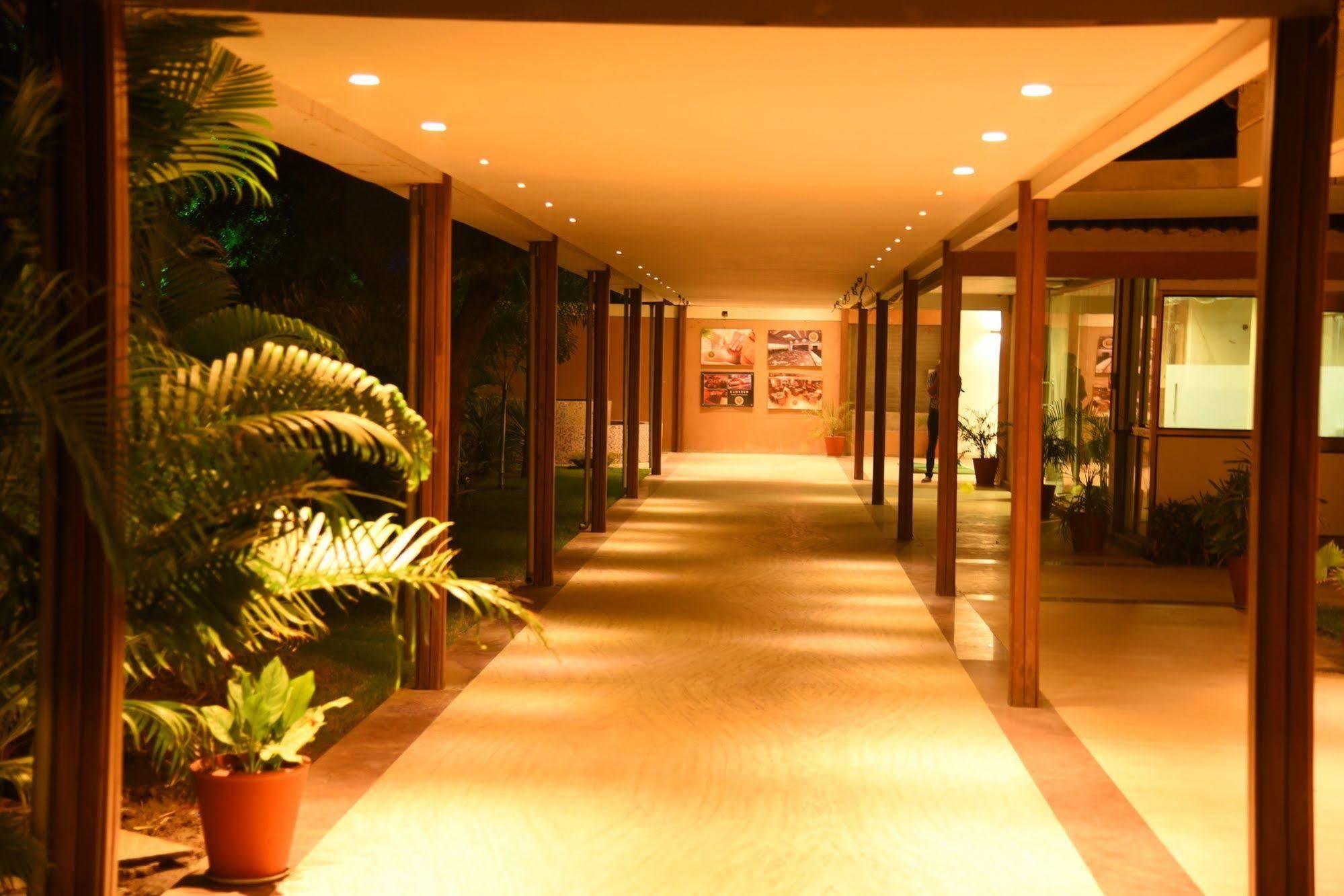 Palm Green Club Resort Jetalpur Zewnętrze zdjęcie