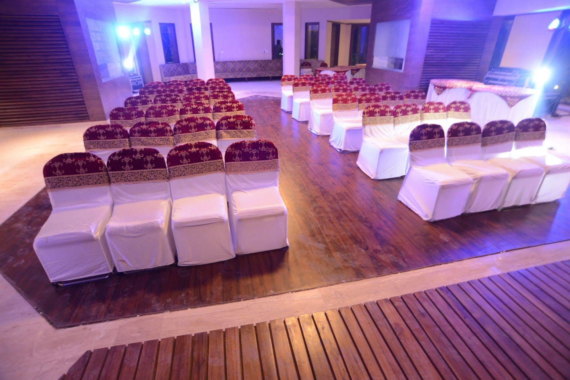 Palm Green Club Resort Jetalpur Zewnętrze zdjęcie